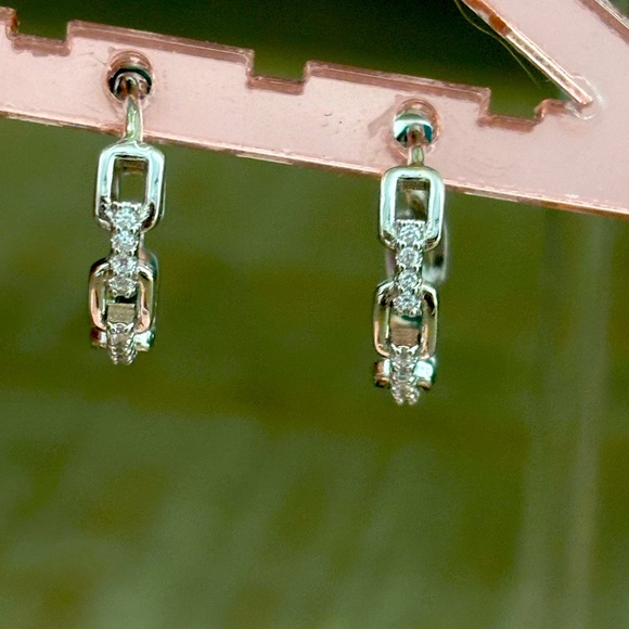 925 Sterling Silver Chain Link Huggie Earrings - Picture 3 of 5